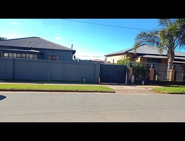 3 BEDROOM PROPERTY TO RENT IN KRUGERSDORP WEST